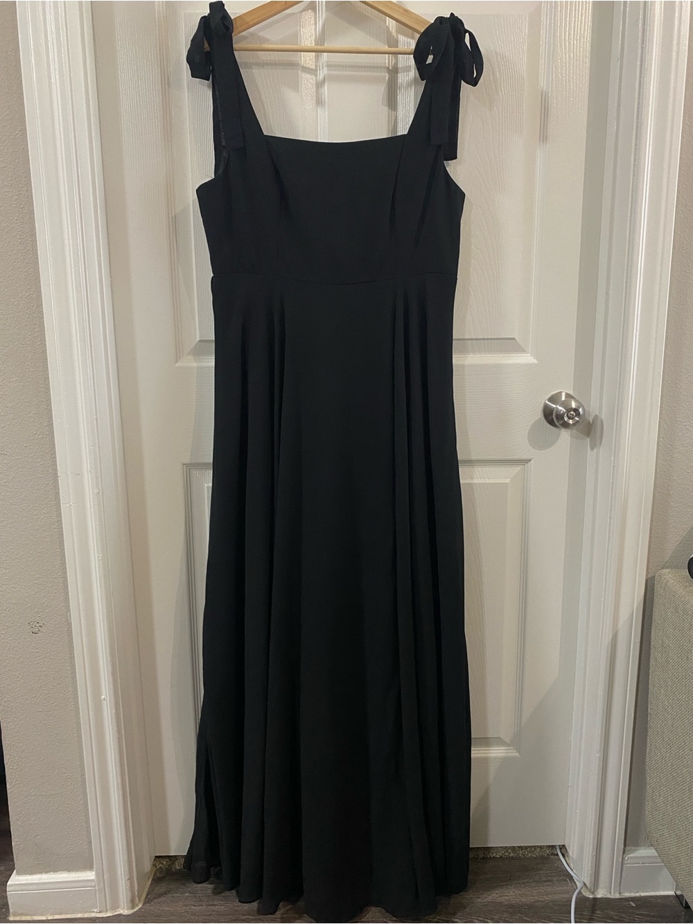 NWOT Lulu’s Love Me Forever Black-Tie Shoulder-Maxi Dress with Front Slit - Picture 4 of 8
